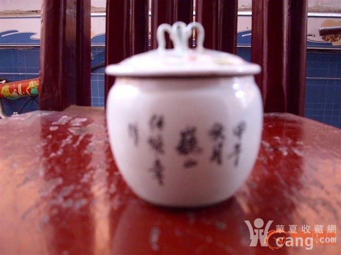 掌中佛韻，罐里乾坤——一對“佛像小蓋罐”的收藏隨想